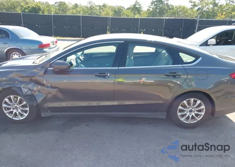 2015 Ford Fusion S z USA, uszkodzony, nr VIN 3FA6P0G79FR287586